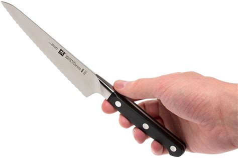 Zwilling Pro serrated chef's knife 14cm, 38425-141 | Advantageously shopping at Knivesandtools.dk