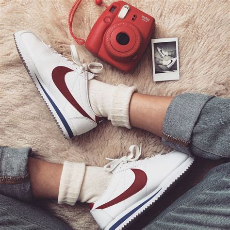 Nike Cortez – 90s retro fashion - 1980's Fashion | Retro nike shoes ...