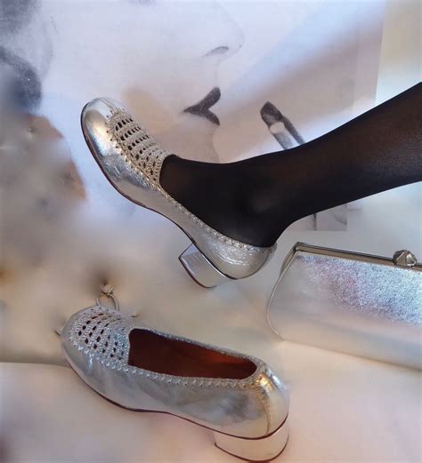 Voici ce que je viens d'ajouter dans ma #boutiqueetsy : Chaussure cuir argent.Space age, 1960 ...