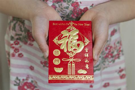 What Is a Red Envelope in Chinese Culture?