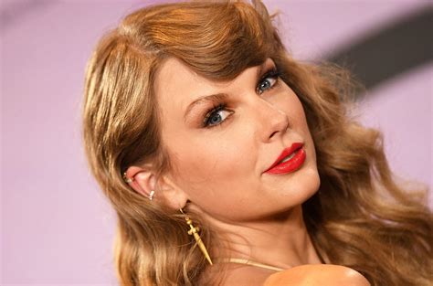 Taylor Swift beschreibt die Inspiration für das Video „Lavender Haze“