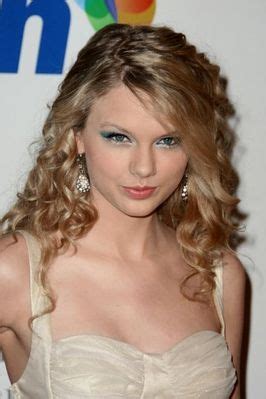 Taylor Swift attending the 2008 Clive Davis Pre-Grammy Party Taylor Swift Photoshoot, Taylor ...