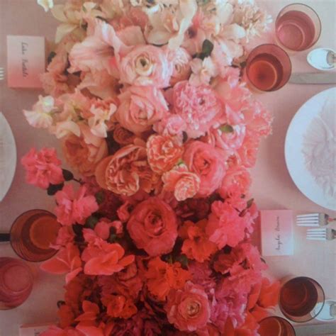 Monochromatic flower arrangement | Flower arrangements, Monochromatic ...