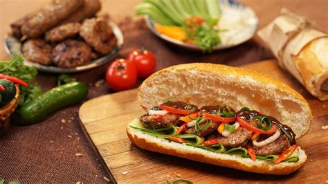 Top 15 địa chỉ bán bánh mì Hà Nội ngon khó cưỡng