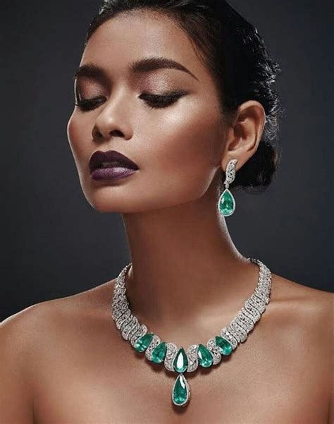 Beautiful Green Emerald & Diamond Stone Necklace Earrings Set! | Gorgeous jewelry, Amazing ...