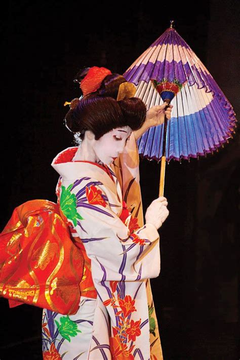 Pin by Ann Phillips on Kabuki Dance Makeup | Kabuki dance, World dance, Japanese festival