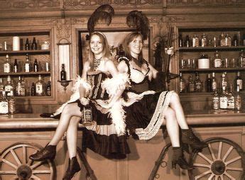 wild west saloon girls - Google zoeken More | Saloon girls, Saloon girl costumes, Wild west