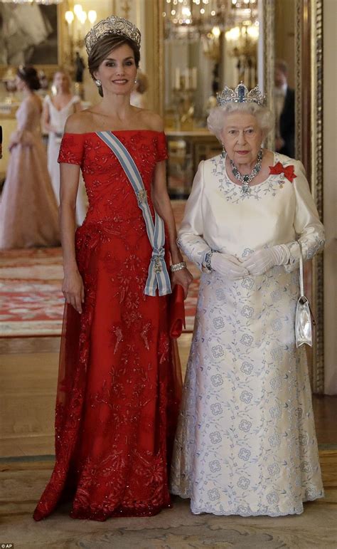 Spanish royals make their way to Buckingham Palace | Daily Mail Online