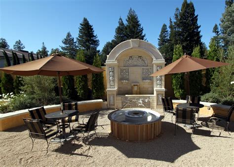 Cozy Italian (Tuscany) Style outdoor fire-pit | Best Western… | Flickr