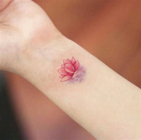 Quel tatouage fleur est fait pour vous? 100 inspirations qui vous feront sauter le pas | Wrist ...
