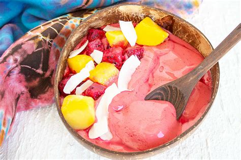 Dragon Fruit Smoothie Bowl - Create Mindfully