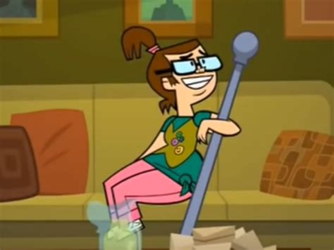 Remember when Beth cheated on Brady with a pole : r/Totaldrama