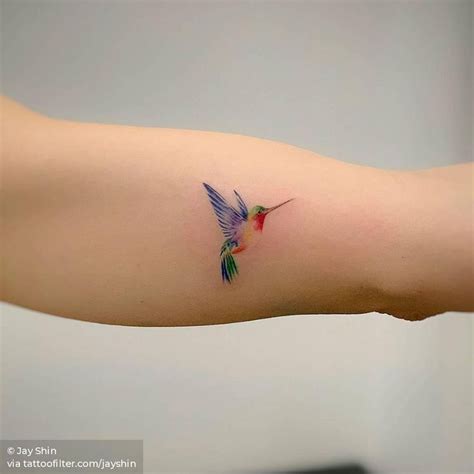 Small watercolor hummingbird | Tatuajes de aves para mujeres, Tatuajes ...