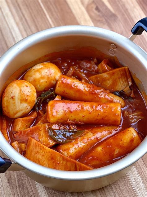 Tteokbokki (떡볶이)- Korean Spicy Rice Cakes