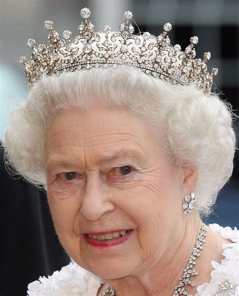 Tiara Mania | Queen elizabeth, Tiara, Queen elizabeth ii