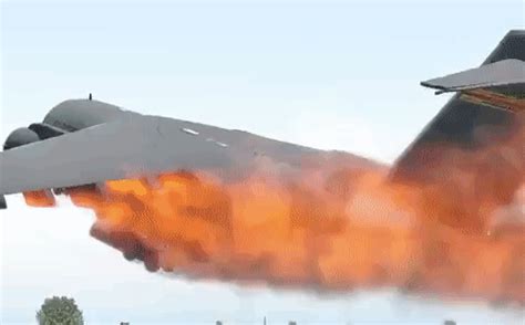 Siêu máy bay C-17 của Không quân Mỹ bốc cháy ngùn ngụt - VietBF