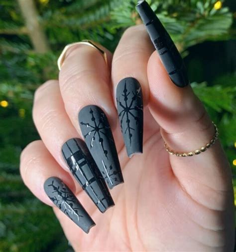 40+ Trendy Black Christmas Nails Design Ideas