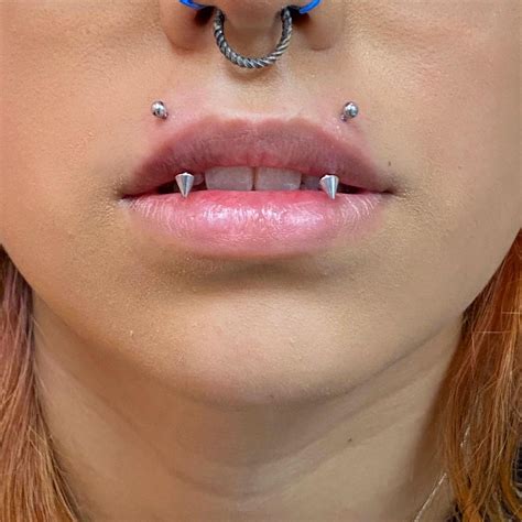 🩸$YDNEY JADE🩸 on Instagram: "A pair of fresh vampire fangs! Love doing ...