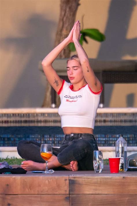 Florence Pugh Yoga