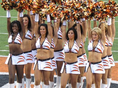 File:Cincinnati Bengals cheerleaders.jpg - Wikimedia Commons