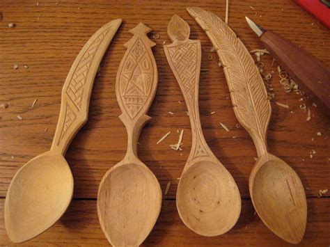 Lee Stoffer decorated spoons | Wood spoon carving, Wooden spoon carving ...