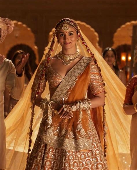 Alia Bhatt's Regal Bridal Look In Rocky Aur Rani Ki Prem Kahaani - Pyaari Weddings