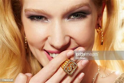 Gold Bling Alphabet Foto e immagini stock - Getty Images