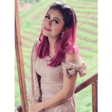 Siapa Ade Astrid? Penyanyi Dangdut asal Bandung | BULATIN