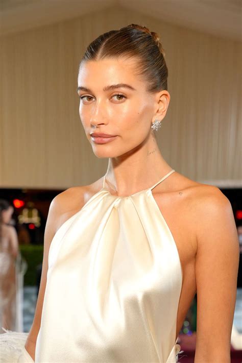 10 Hailey Bieber Red Carpet Beauty Looks for Brides