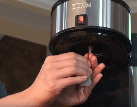 How To Clean A Bunn Coffee Maker - 2 Easy Methods | Coffee maker cleaning, Bunn coffee maker ...