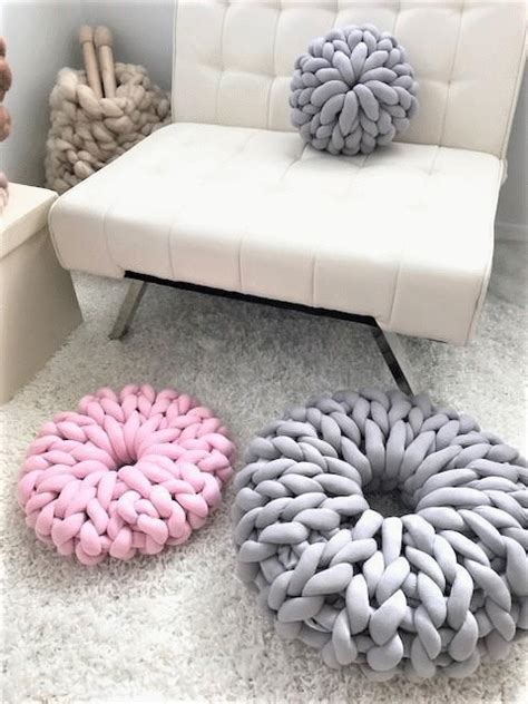 Kintted Pom Pillow with pillow core cushion | inscoolgifts | Diy pillows, Hand knitting diy ...