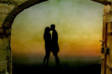 Lovers Kissing Silhouette Free Stock Photo - Public Domain Pictures