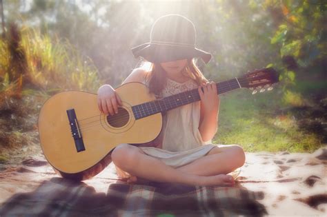 Girl With Guitar Wallpapers - Top Free Girl With Guitar Backgrounds - WallpaperAccess