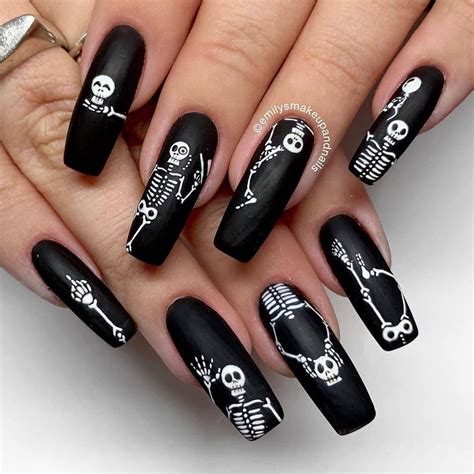 Pin by Silvia Alcocer on nails | Black halloween nails, Halloween nails ...
