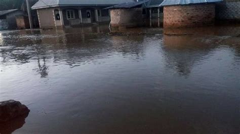 Flood submerges communities, radio station, market in Makurdi ...