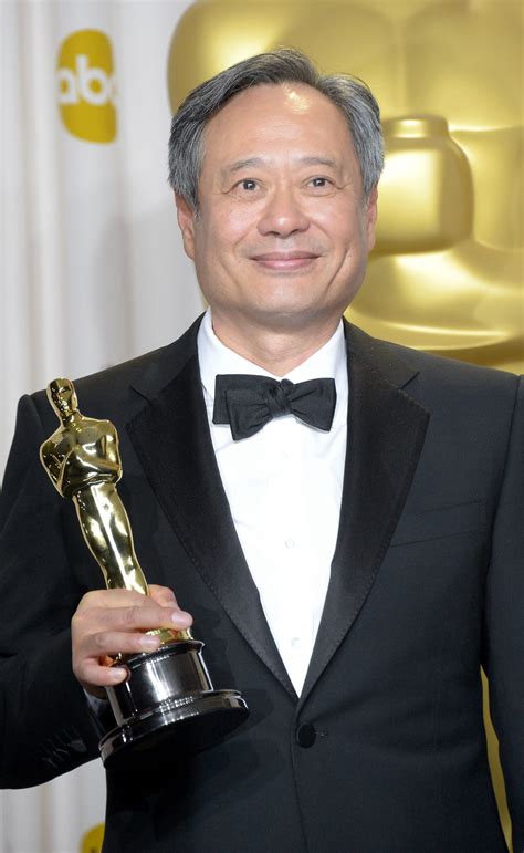 Ang Lee con su Oscar 2013, Tamaño completo - Fotos de cine en eCartelera