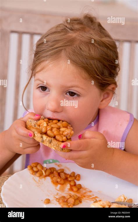 Heinz baked beans toast hi-res stock photography and images - Alamy