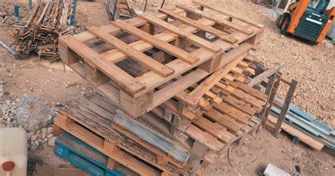 How to Make a Pallet Workbench: DIY Guide for Woodworking Enthusiasts ...