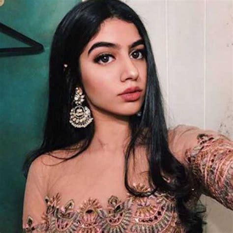 Khushi Kapoor Height, Weight, Age, Boyfriend, Family, Facts, Biography