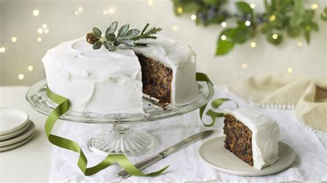 Mary Berry's classic Christmas cake recipe - BBC Food