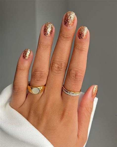 Gold Nail Polish Is the Festive Nail Trend You Need to Try | Who What Wear