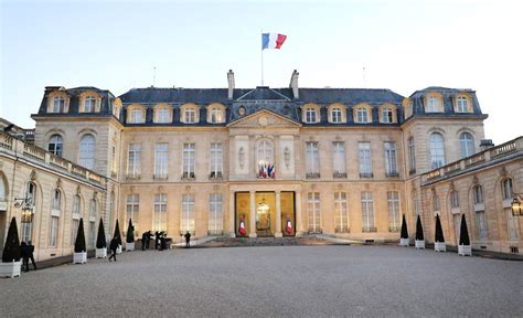 Book reveals sex secrets of French presidents’ palace - Taipei Times