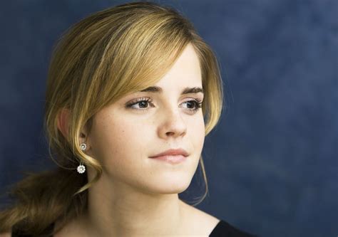HD Celebrity Wallpaper: Emma Watson