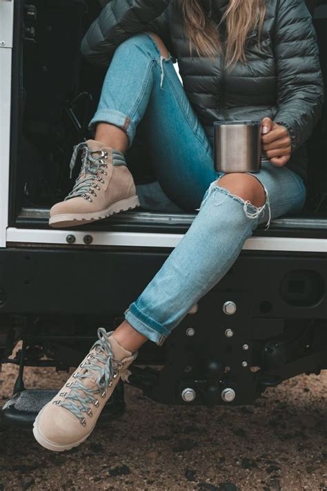 Awesome Women Hiking Outfits That Are in Style in 2020 | Hiking outfit ...