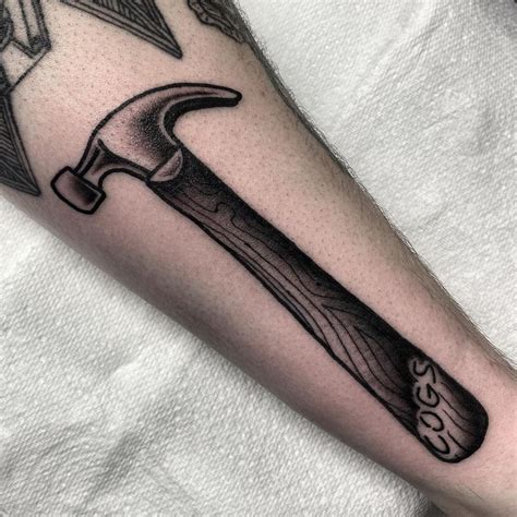 Update more than 76 traditional hammer tattoo - in.coedo.com.vn