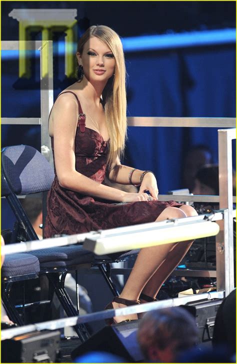 Full Sized Photo of taylor swift cmt awards 22 | Taylor Swift is Galliano Gorgeous | Just Jared Jr.