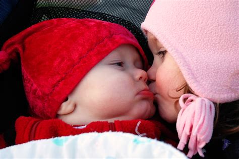 File:Smooches (baby and child kiss).jpg - Wikimedia Commons