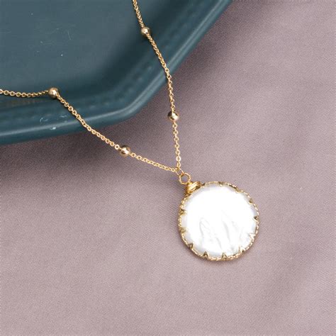 Mother of Pearl Pendant Necklace in 14K Gold Chain – Huge Tomato