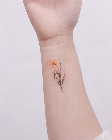 These Birth Flower Tattoos Might Make You Forget About Your Zodiac Sign ...