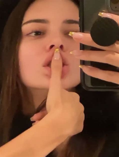 Kendall Jenner Halloween 2k19 | Kendall jenner nails, Kendall jenner, Chic nails